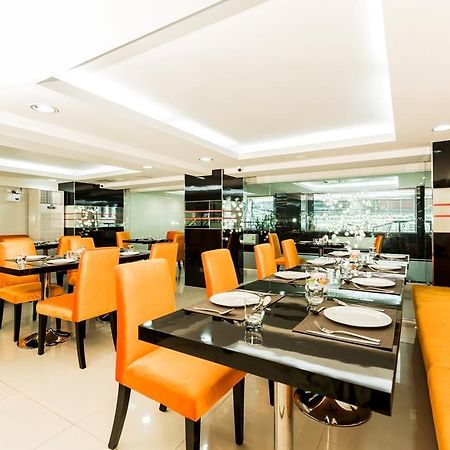 Le Touche Hotel Бангкок Екстер'єр фото