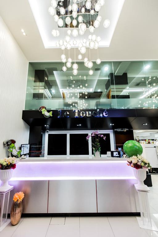 Le Touche Hotel Бангкок Екстер'єр фото