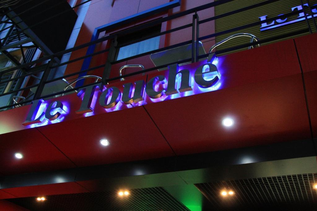 Le Touche Hotel Бангкок Екстер'єр фото