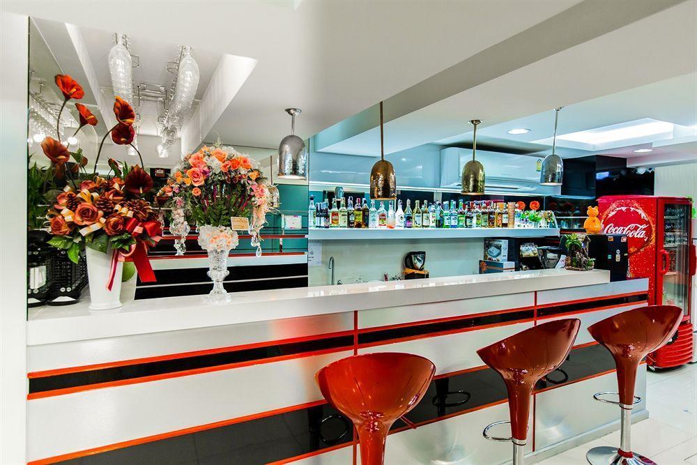 Le Touche Hotel Бангкок Екстер'єр фото