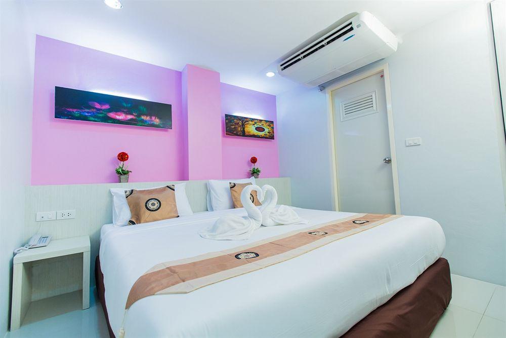 Le Touche Hotel Бангкок Екстер'єр фото