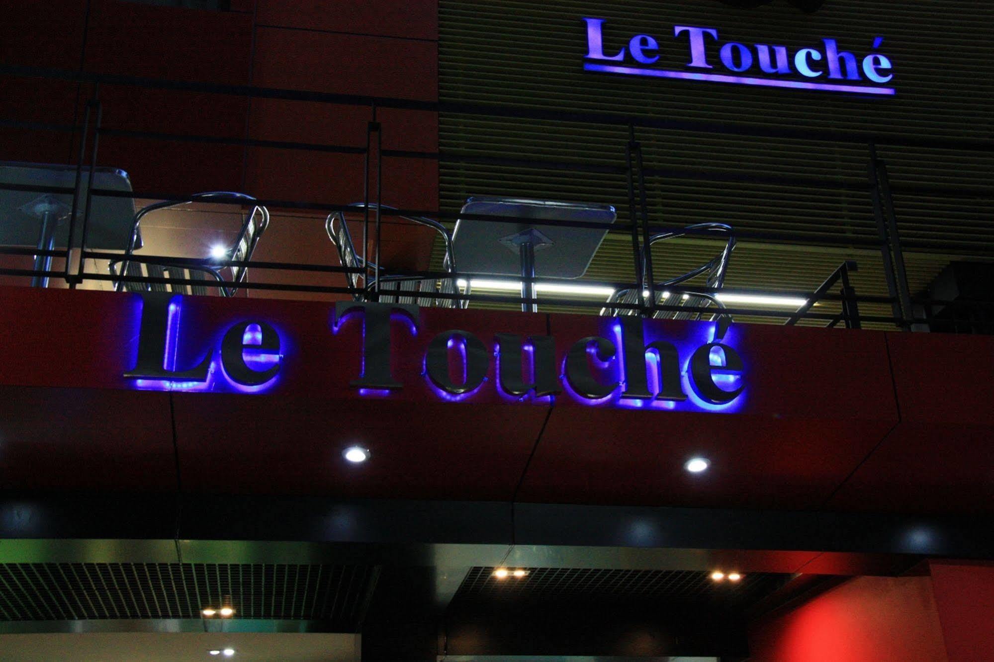 Le Touche Hotel Бангкок Екстер'єр фото