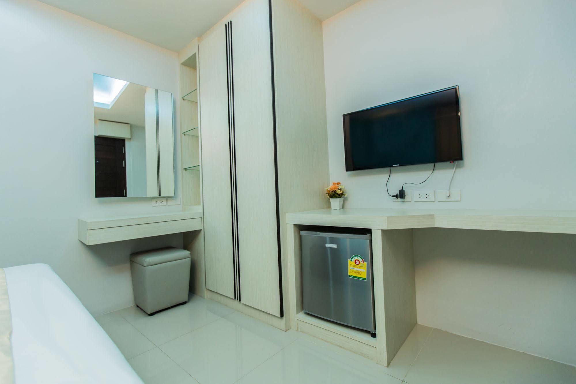 Le Touche Hotel Бангкок Екстер'єр фото