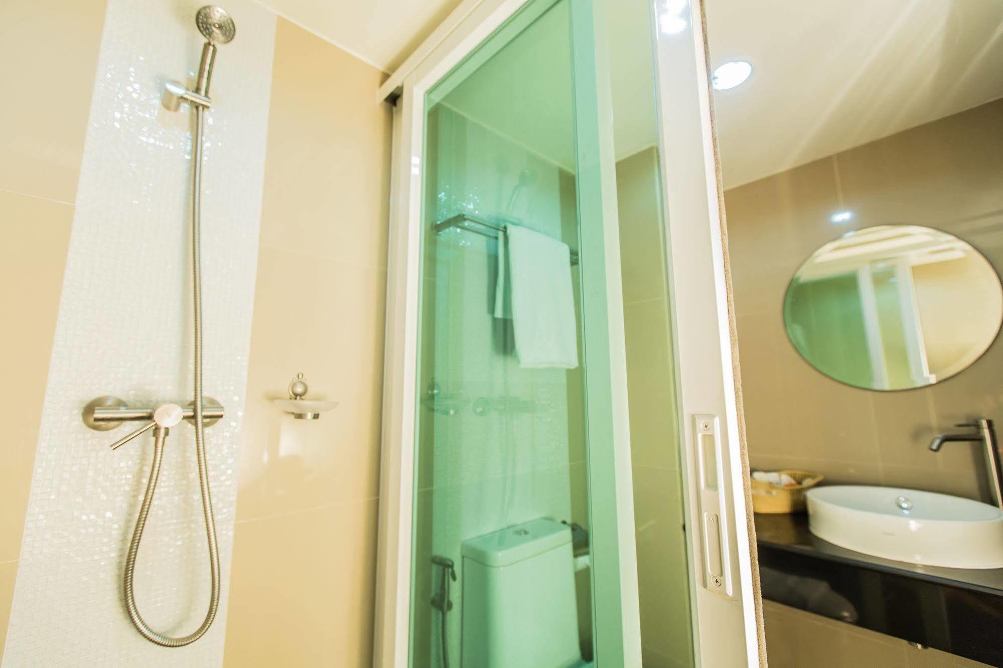Le Touche Hotel Бангкок Екстер'єр фото