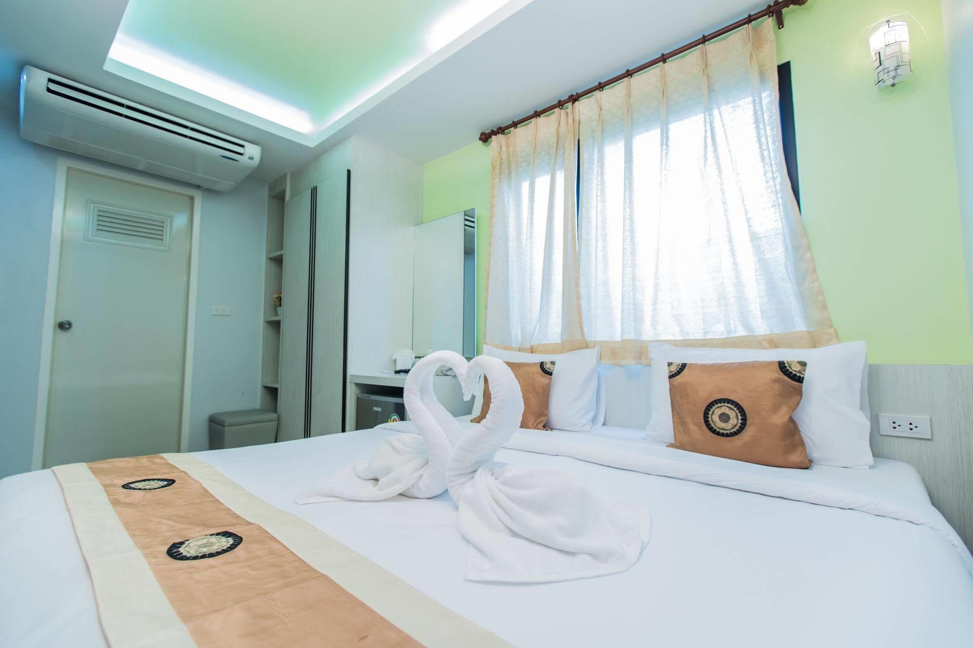 Le Touche Hotel Бангкок Екстер'єр фото