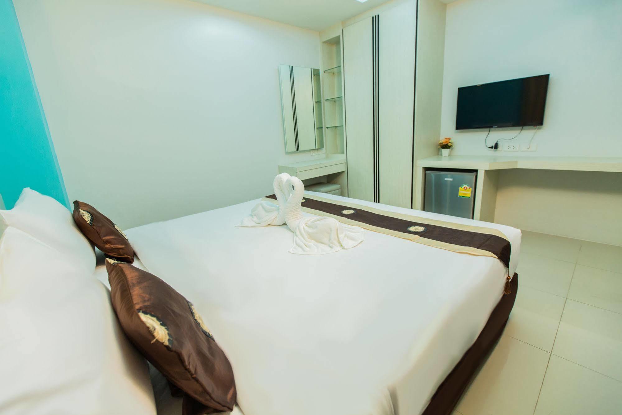 Le Touche Hotel Бангкок Екстер'єр фото