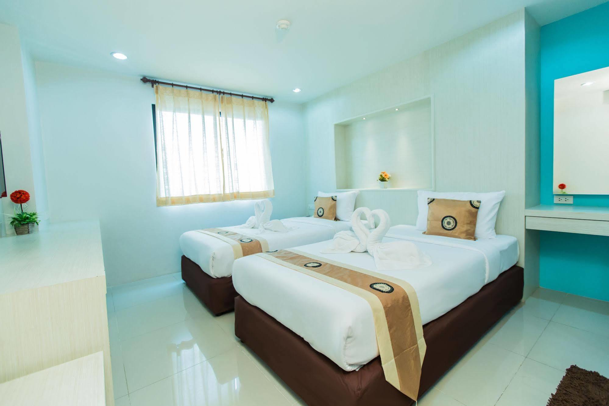 Le Touche Hotel Бангкок Екстер'єр фото