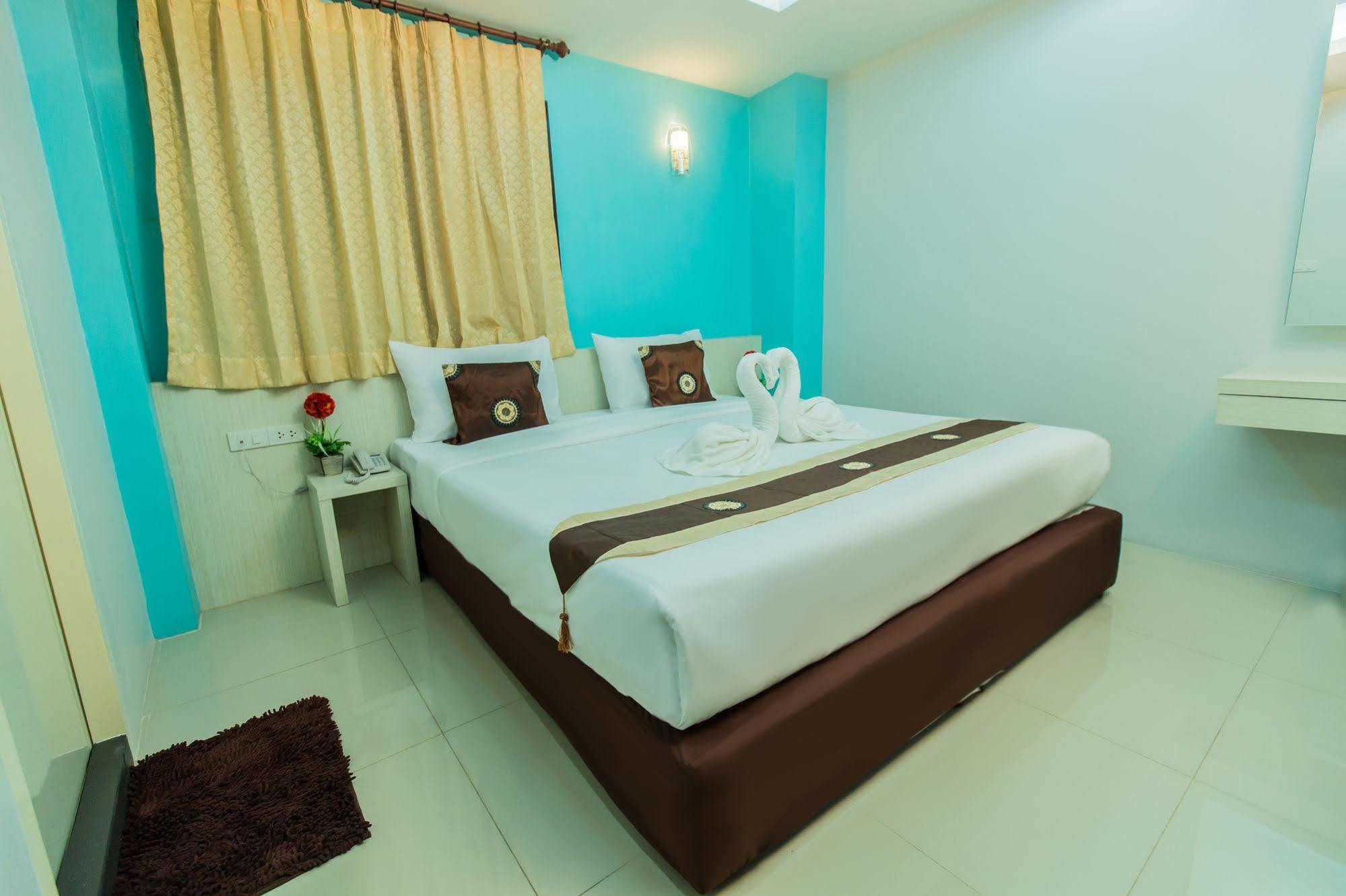 Le Touche Hotel Бангкок Екстер'єр фото
