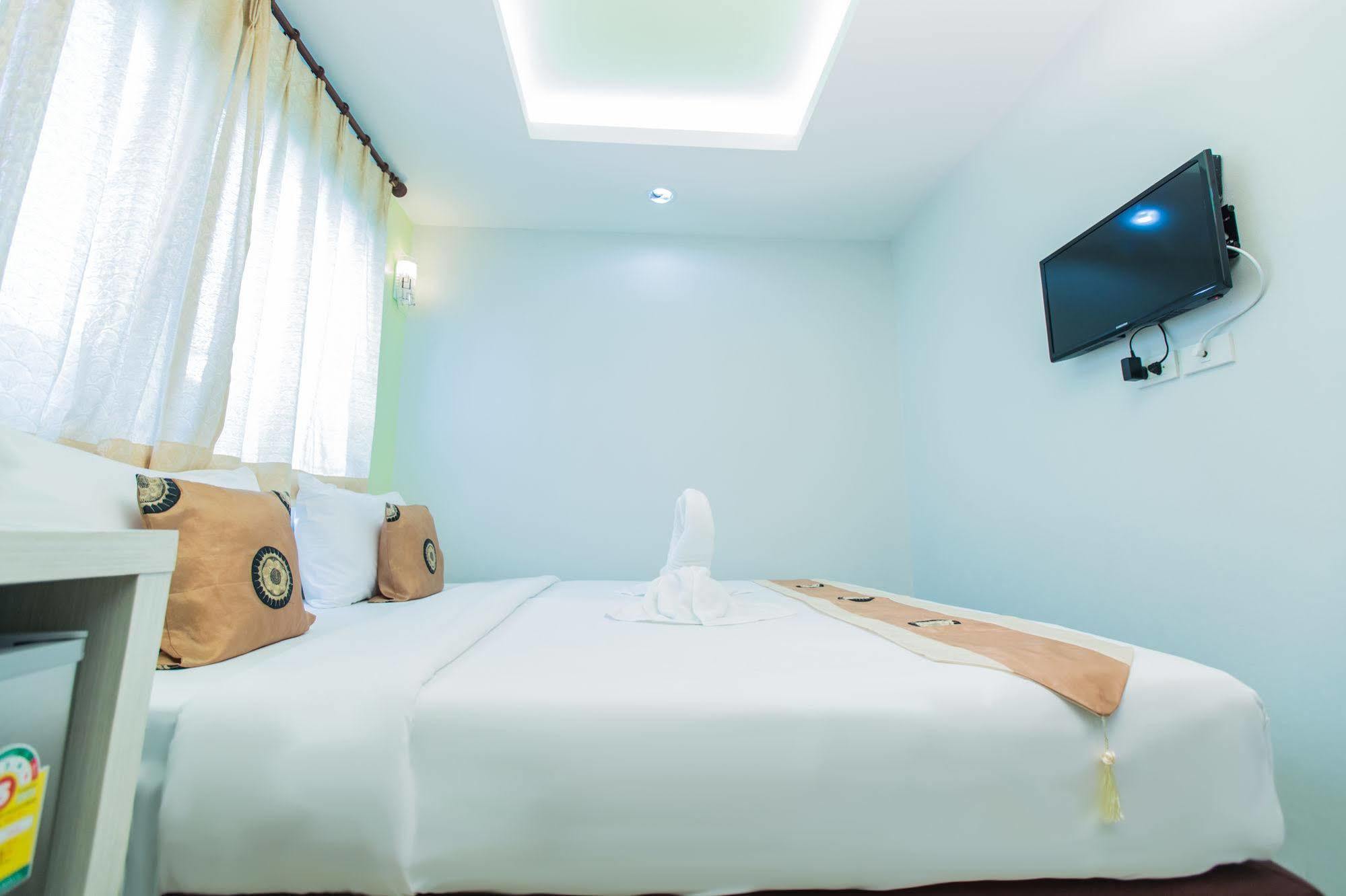 Le Touche Hotel Бангкок Екстер'єр фото