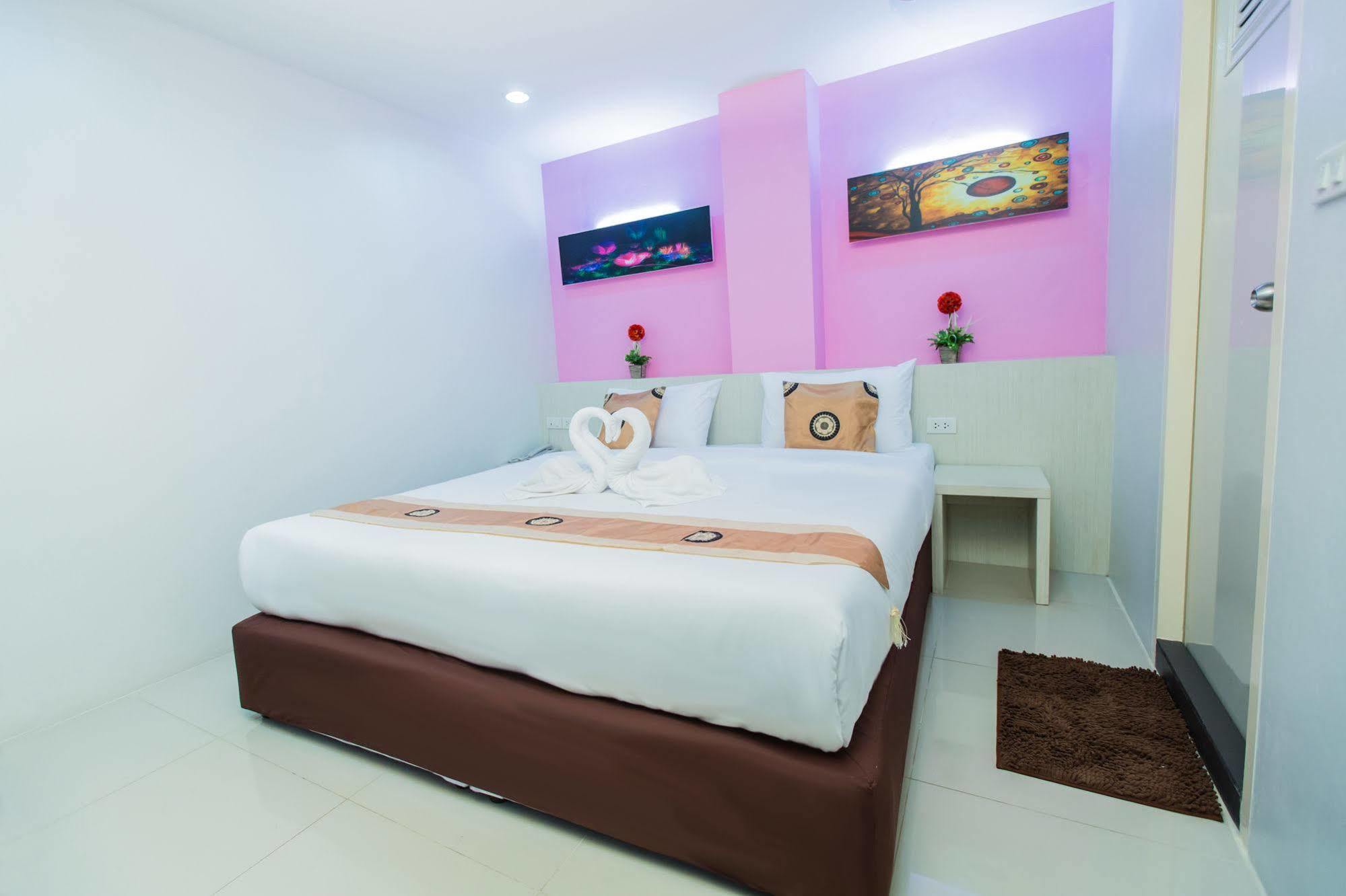 Le Touche Hotel Бангкок Екстер'єр фото