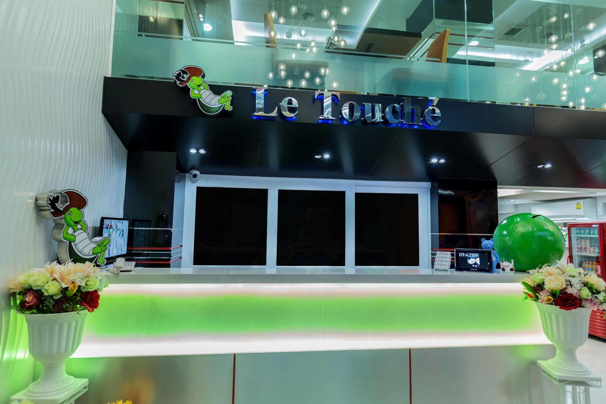Le Touche Hotel Бангкок Екстер'єр фото