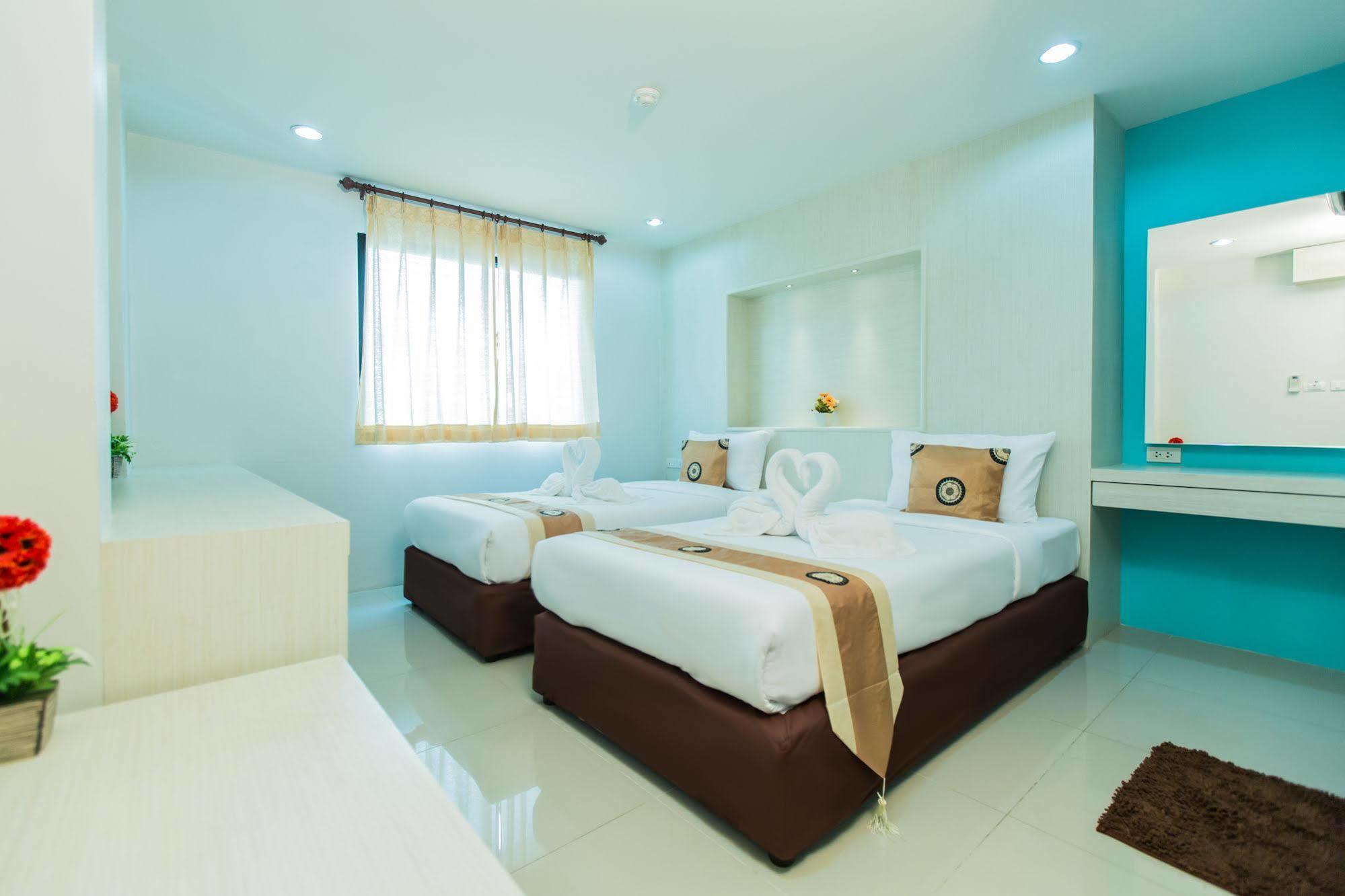 Le Touche Hotel Бангкок Екстер'єр фото