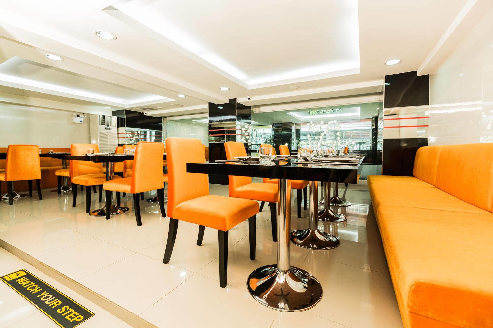 Le Touche Hotel Бангкок Екстер'єр фото